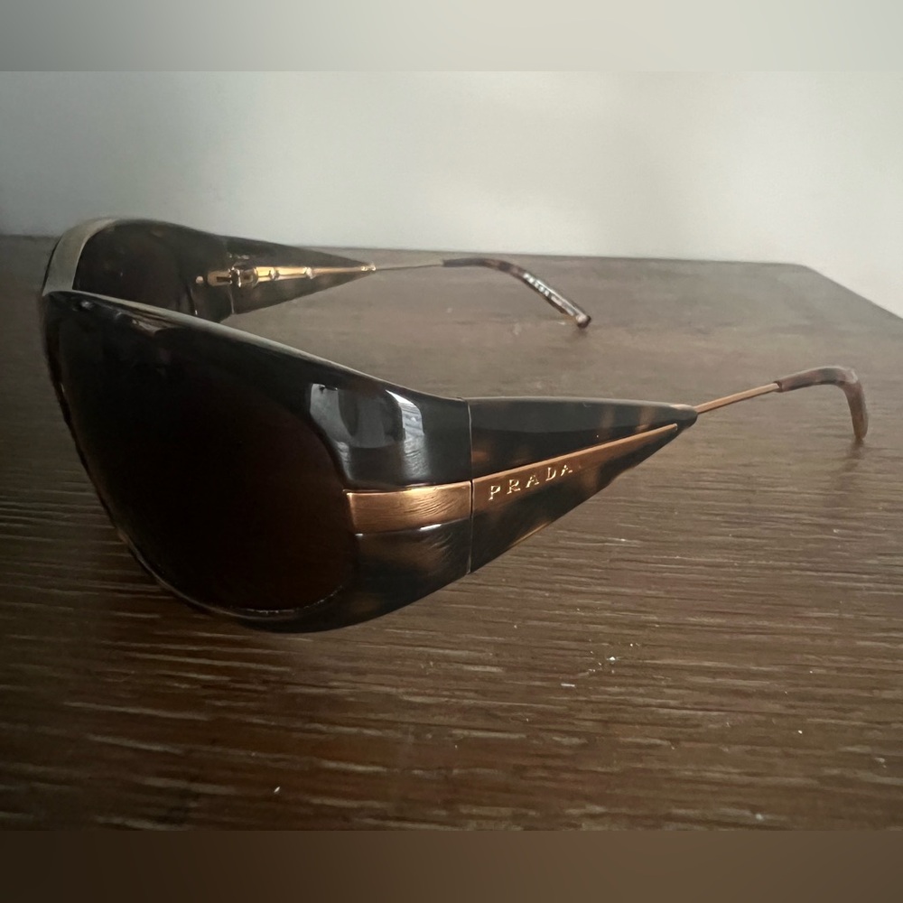 Prada vintage Tortoise Shell Sunglasses made in Italy - Picture 7 of 7